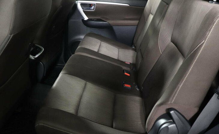 Toyota Fortuner - Фото 9