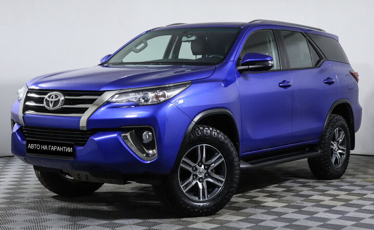 Toyota Fortuner - Фото 0