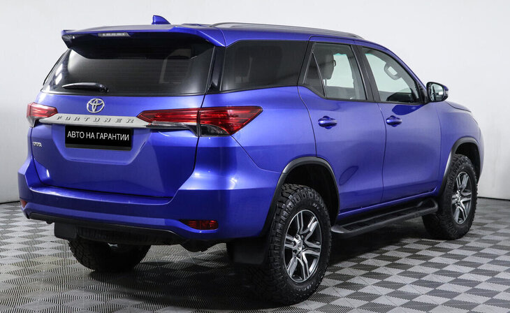 Toyota Fortuner - Фото 2