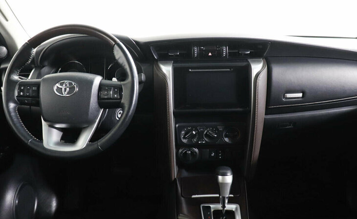 Toyota Fortuner - Фото 5