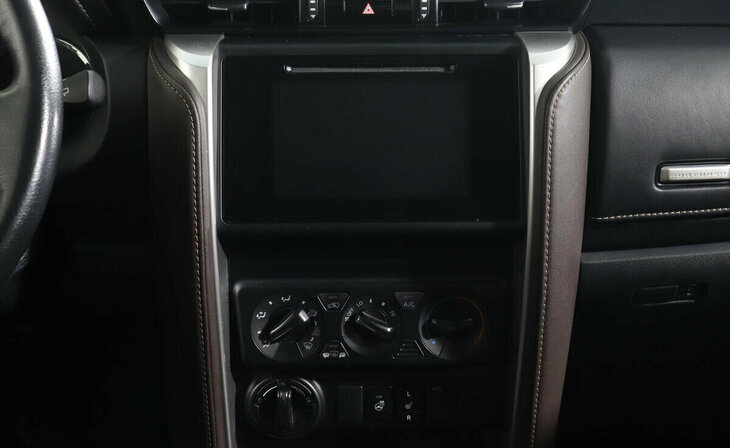 Toyota Fortuner - Фото 7