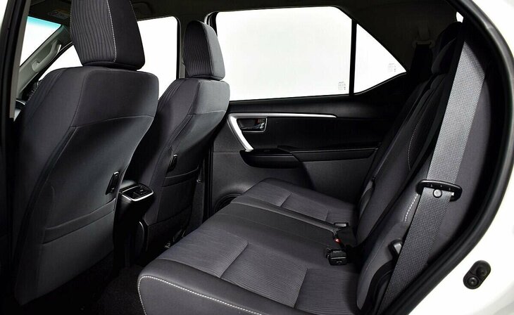 Toyota Fortuner - Фото 12