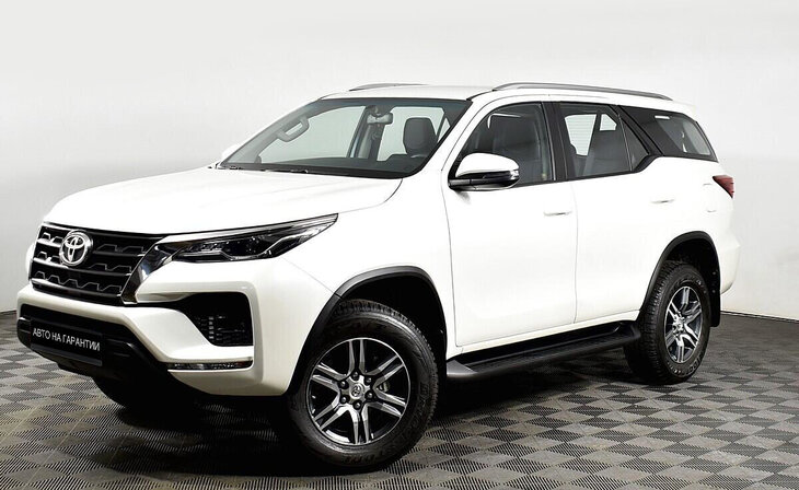 Toyota Fortuner - Фото 0