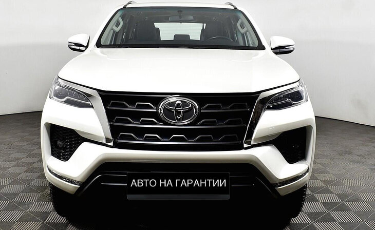 Toyota Fortuner - Фото 1