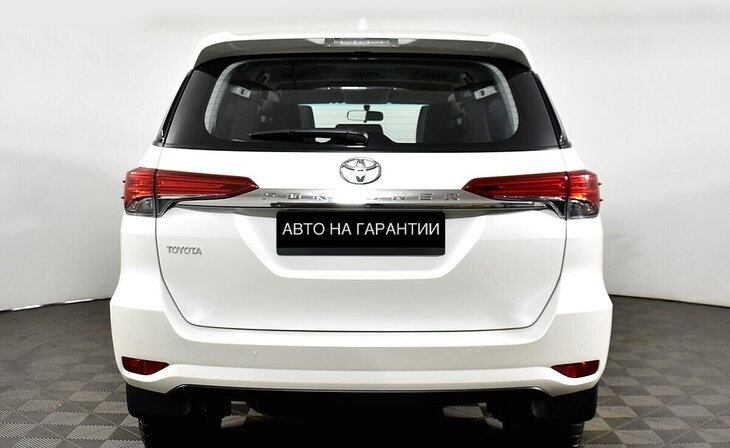 Toyota Fortuner - Фото 3