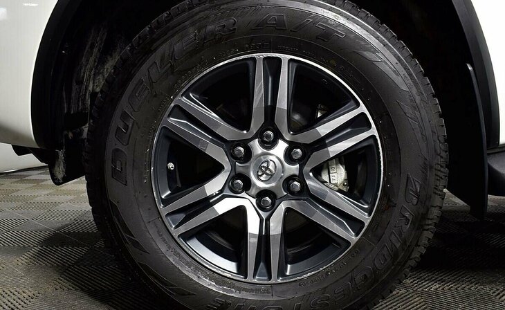 Toyota Fortuner - Фото 4