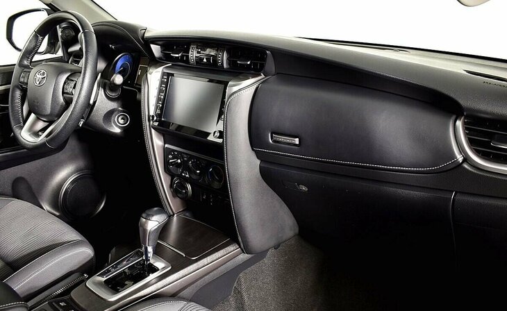 Toyota Fortuner - Фото 5