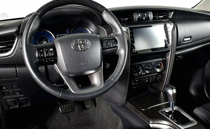 Toyota Fortuner - Фото 6