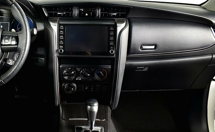 Toyota Fortuner - Фото 8