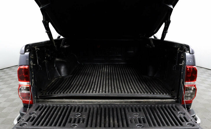 Toyota Hilux - Фото 9