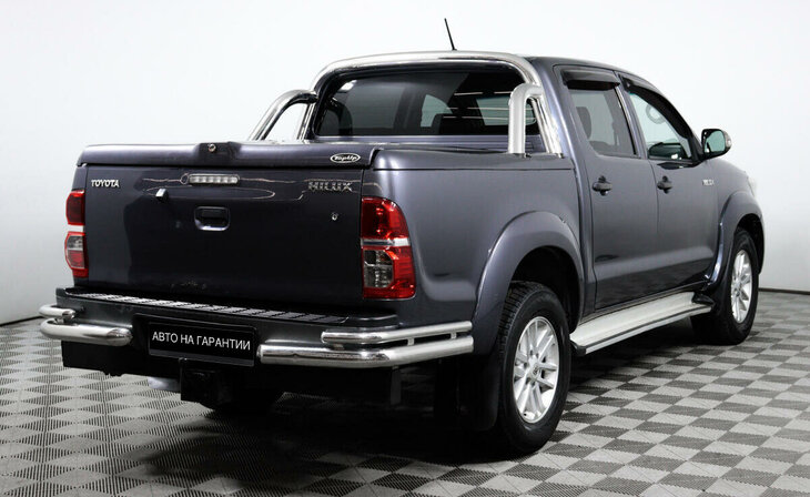 Toyota Hilux - Фото 2
