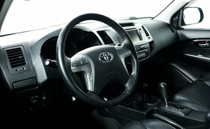 Toyota Hilux - Фото 6