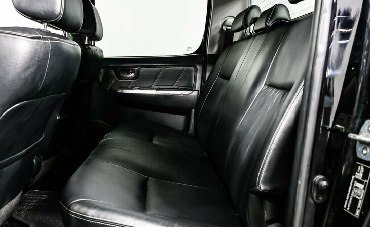 Toyota Hilux - Фото 9
