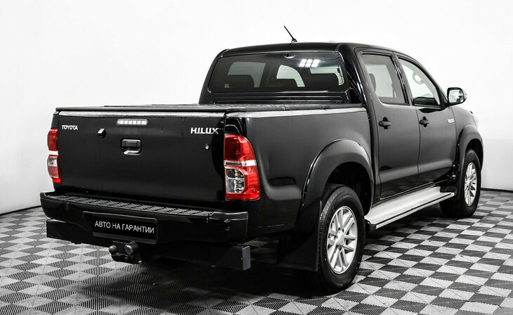 Toyota Hilux - Фото 2