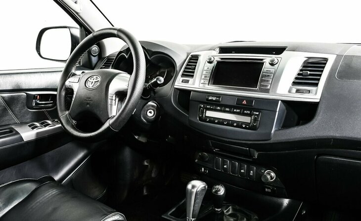 Toyota Hilux - Фото 4