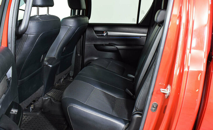 Toyota Hilux - Фото 13