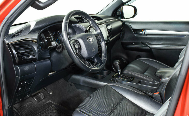 Toyota Hilux - Фото 6