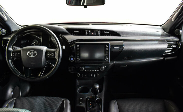 Toyota Hilux - Фото 7