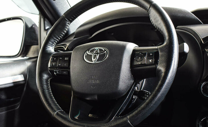Toyota Hilux - Фото 8