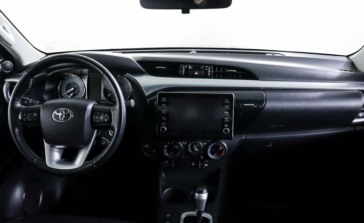 Toyota Hilux - Фото 10