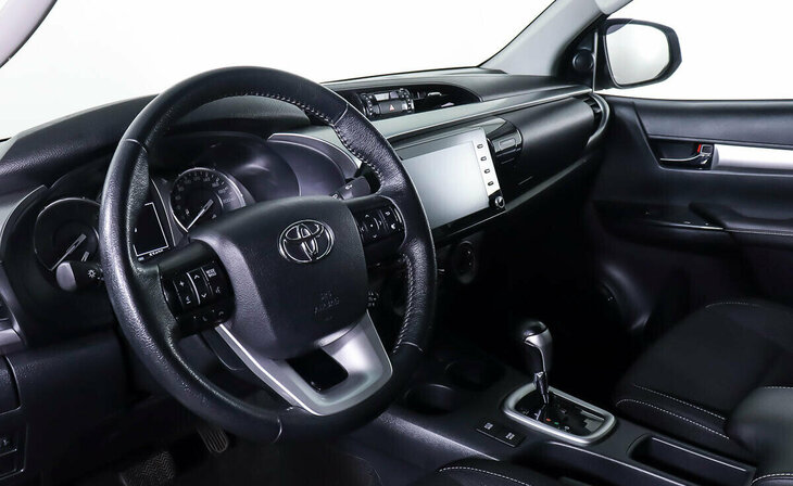 Toyota Hilux - Фото 11