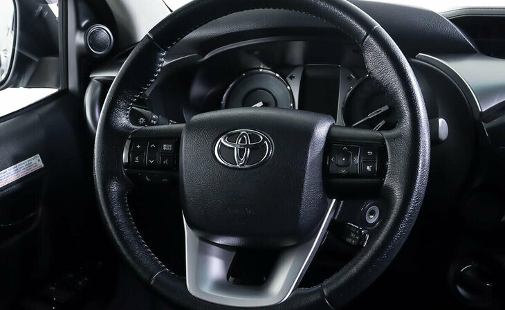 Toyota Hilux - Фото 12