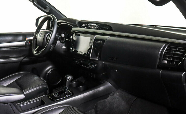 Toyota Hilux - Фото 9