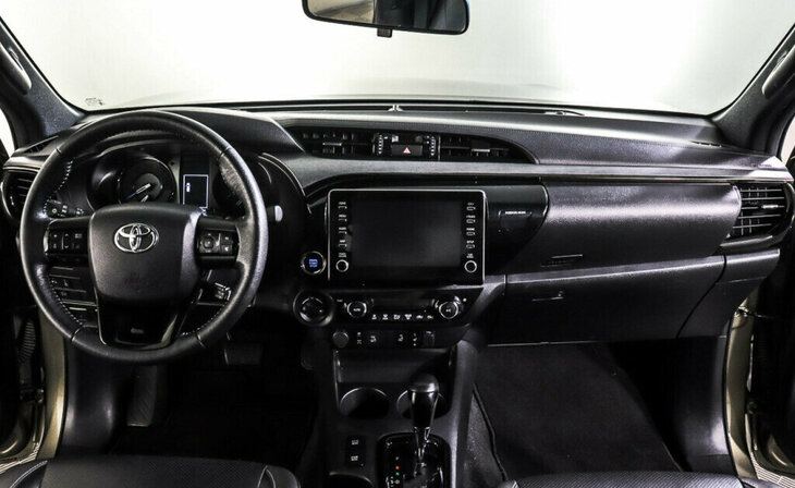 Toyota Hilux - Фото 10