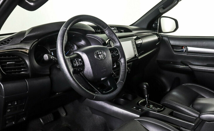 Toyota Hilux - Фото 11