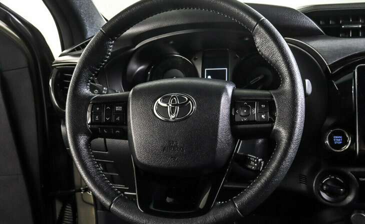 Toyota Hilux - Фото 12