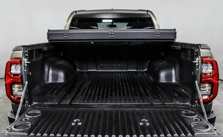 Toyota Hilux - Фото 18