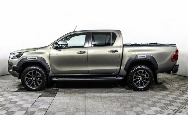 Toyota Hilux - Фото 2
