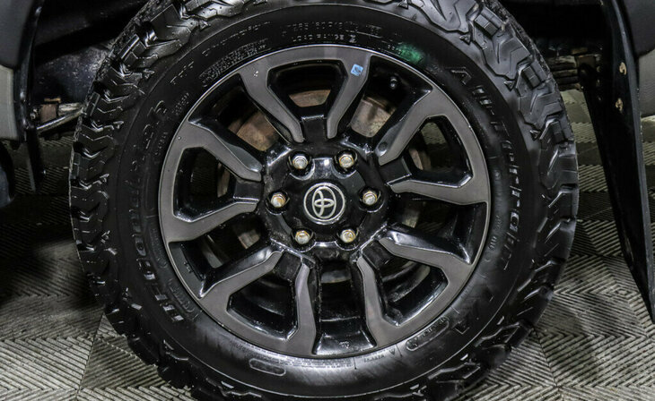 Toyota Hilux - Фото 8