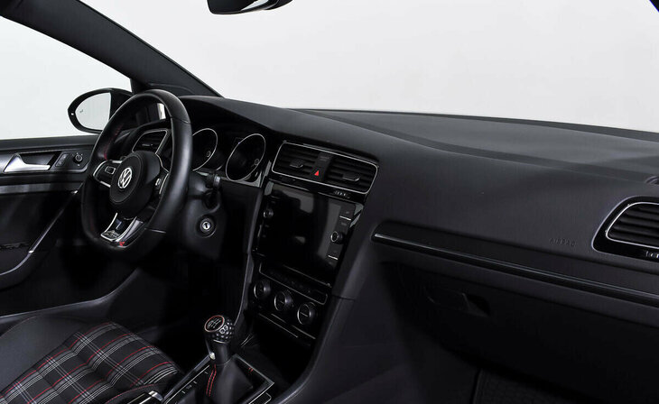 Volkswagen Golf GTI - Фото 9