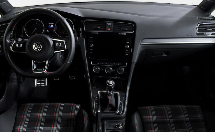 Volkswagen Golf GTI - Фото 10