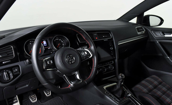 Volkswagen Golf GTI - Фото 11