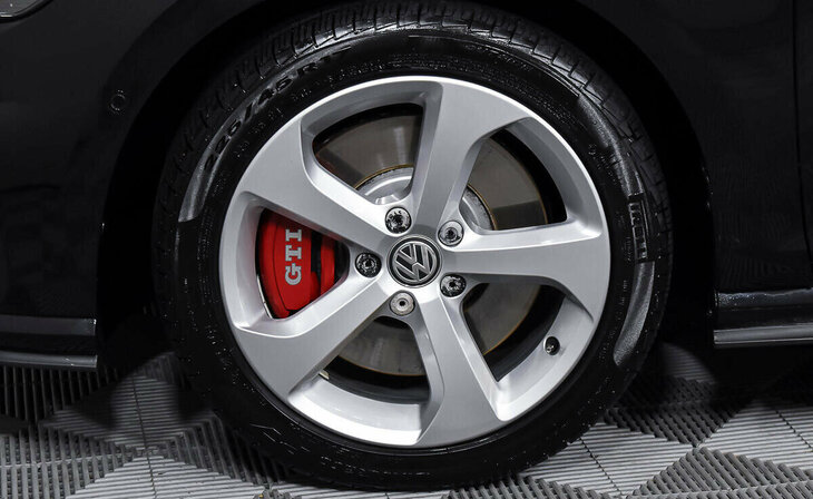 Volkswagen Golf GTI - Фото 8