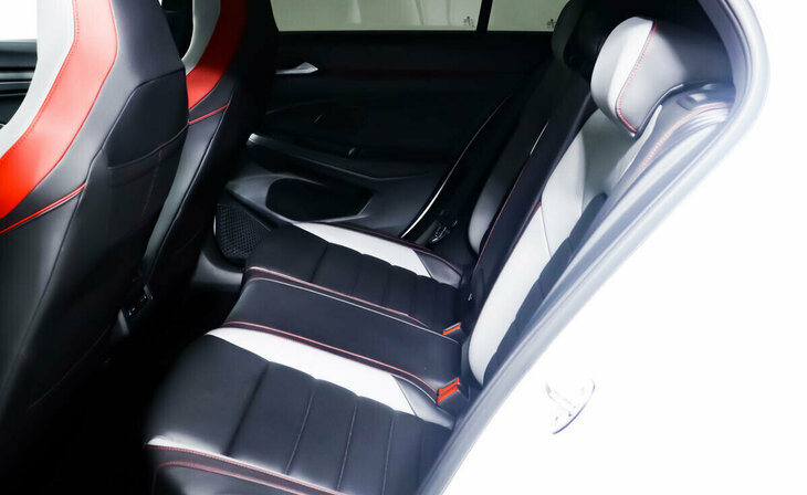Volkswagen Golf GTI - Фото 11