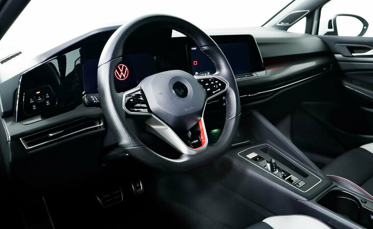Volkswagen Golf GTI - Фото 8