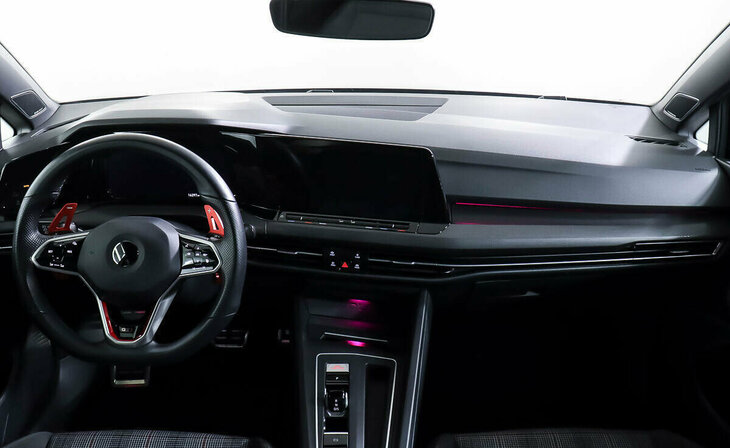 Volkswagen Golf GTI - Фото 9