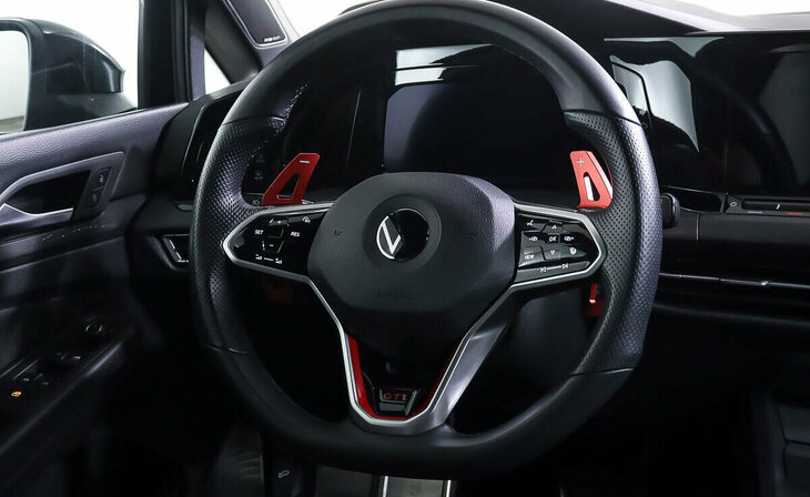 Volkswagen Golf GTI - Фото 11
