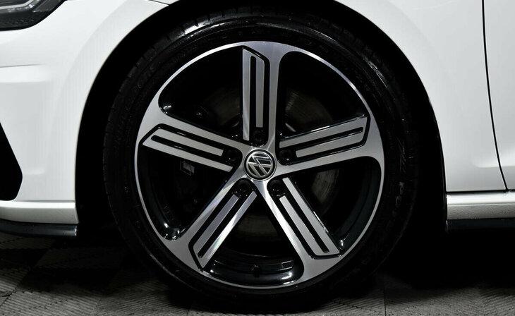 Volkswagen Golf R - Фото 5