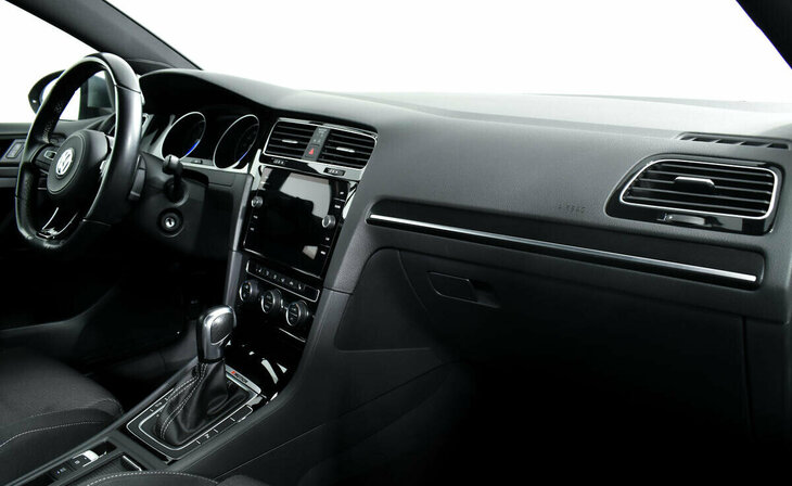 Volkswagen Golf R - Фото 6