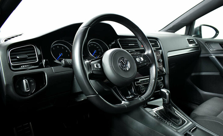 Volkswagen Golf R - Фото 8