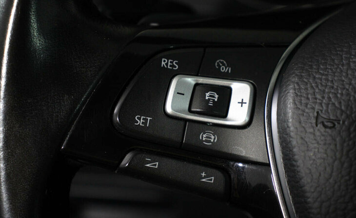 Volkswagen Golf - Фото 8