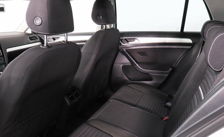 Volkswagen Golf - Фото 8