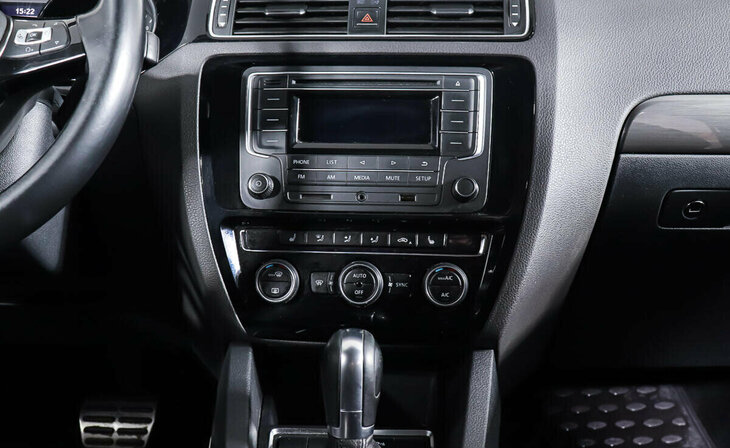 Volkswagen Jetta - Фото 13