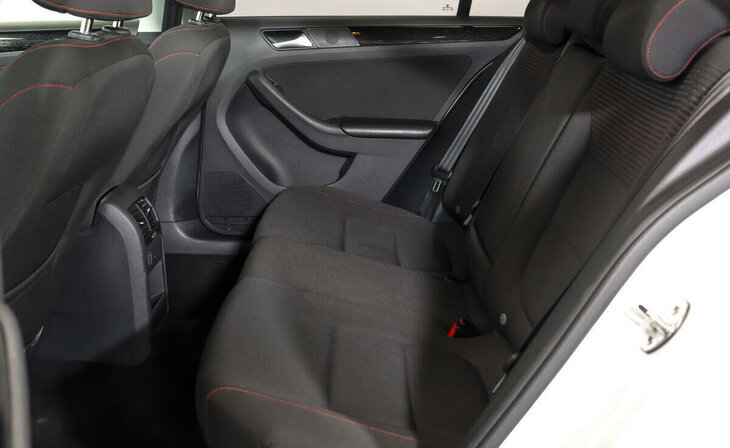 Volkswagen Jetta - Фото 11