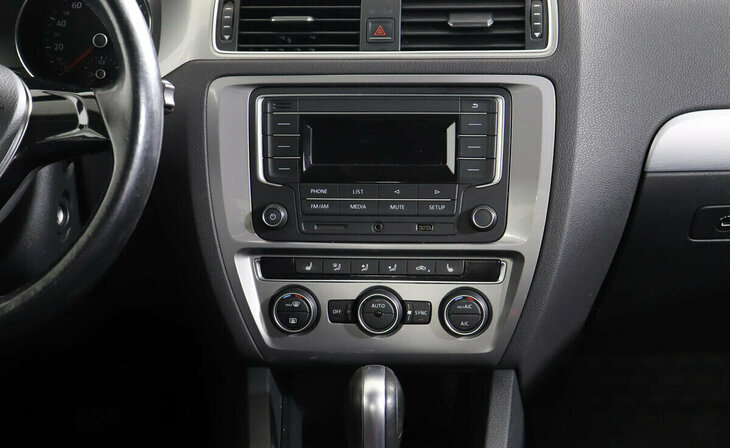 Volkswagen Jetta - Фото 7