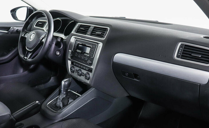 Volkswagen Jetta - Фото 4